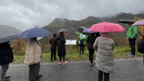 Los profesores recibieron explicaciones sobre las principales caracter�sticas geol�gicas del territorio