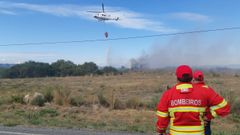 Trabajos de extinci�n de un incendio en O�mbra