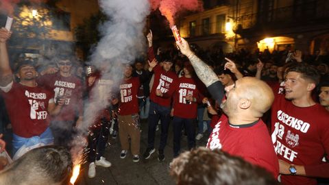 La celebración de los jugadores y la afición arrancó por la noche en la plaza del Teucro
