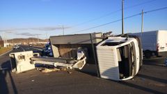 Accidente en la rotonda del pol�gono industrial de Xinzo.