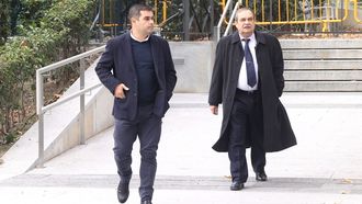 Jos� Antonio Nores Ortega y Jos� Antonio Nores Rodr�guez, de la armadora del Villa de Pitanxo, el 27 de noviembre del 2023, tras declarar en la Audiencia Nacional.