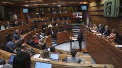  El jefe del Ejecutivo asturiano en funciones, Adrin Barbn, durante su intervencin este mircoles en la Junta General del Principado que celebra la segunda sesin del debate de investidura 