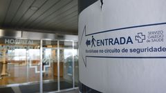 Entrada del hospital Montecelo en Pontevedra, donde la vacunaci�n contra el covid se inici� el 13 de enero