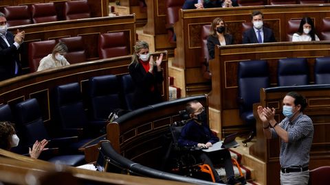 El vicepresidente segundo del Gobierno, Pablo Iglesias, se despidi� del Congreso entre los aplausos de sus compa�eros y las l�grimas de su sustituta en el Ejecutivo, Yolanda D�az