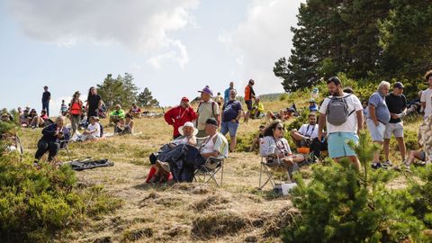 Pblico en la meta de La Vuelta de la Estacin de Montaa de Manzaneda.