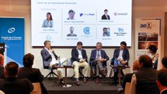 puerto.Expertos en log�stica y alimentaci�n. De izquierda a derecha, Iago Carrasco, Jorge Rico, Ignacio L�pez-Bachiller, Patricio Erhardt y Ana Ulloa ayer, en el encuentro celebrado en el Club C�mara Noroeste, con la Autoridad Portuaria y la Asociaci�n Espa�ola del Transporte