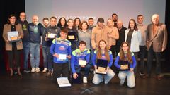 Foto de familia con los premiados y las autoridades.