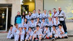 Imaxe do equipo do club Olimpic que participou no Campionato Provincial Escolar de Taekuondo.