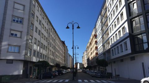 Imagen panor�mica de la avenida Rosal�a de Castro de Ribadeo, donde se encuentra uno de los pisos