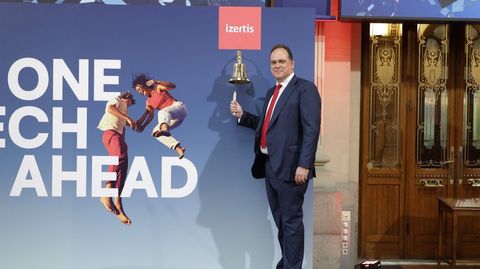 El presidente y fundador de Izertis, Pablo Martín, en el tradicional «toque de campana» en la Bolsa de Madrid con motivo del debut de Izertis en el mercado continuo