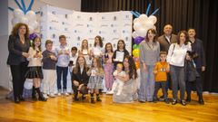 Los doce ganadores de la edici�n de este a�o posan junto a los representantes de la Xunta y las organizaciones de joyeros que promueven el concurso