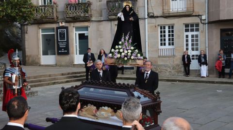 Desenclavo y procesi�n del Santo Entierro en Rianxo