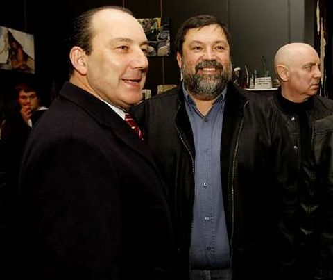 <span lang= es-es >Caama�o, en la inauguraci�n</span>. El ex ministro y secretario provincial del PSOE, Francisco Caama�o, asisti� a la inauguraci�n.