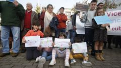 Ni�os de Viveiro que participaron en la manifestaci�n del domingo denunciaron que el centro de salud lleva casi un a�o sin pediatras