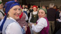 A Xuntanza de Pandereteiras e Gaiteiros reuniu en Nea�o a preto de vinte grupos