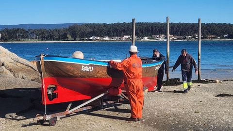 Trabajos de mantenimiento de las embarcaciones de la asociaci�n meca.