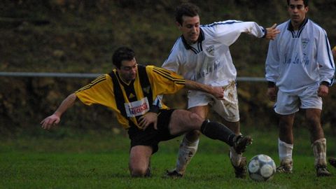 Noly, durante un Sporting Pontenova-O Grove en A Mina, en el 2001.
