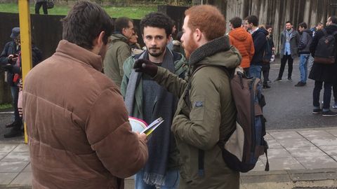 Estudiantes hablando antes del MIR
