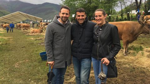 Jos� Luis Fontaniella (centro) del PP de Cangas del Narcea