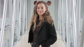 Ainhoa Mar�n posa para La Voz durante su visita a la redacci�n central de Sab�n.