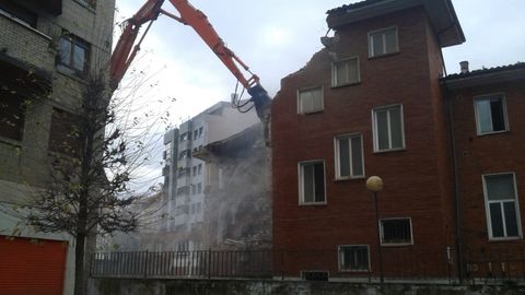 Demolici�n de la antigua sede de la Consejer�a de Servicios Sociales