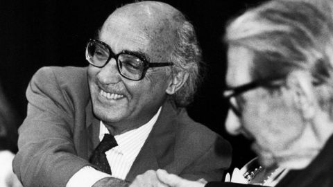 Saramago e Torrente, nun curso de ver�n, nunha imaxe de arquivo.