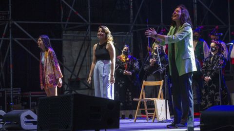 As tres protagonistas do mon�logo �Sen restrici�ns�, nunha intervenci�n en Santiago