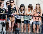 Las mujeres de los futbolistas, en el balc�n del Concello, la primera por la derecha, Ver�nica.