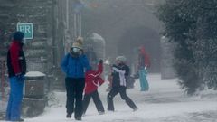 La nieve de otoo llena de turistas la montaa de Lugo