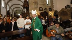 El obispo, Fernando Garc�a Cadi�anos, este domingo en la iglesia viveirense de San Francisco