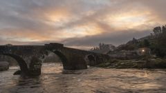Puente sobre el r�o Tambre. 