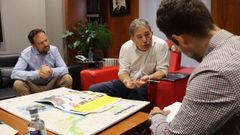 Fern�ndez Lores, durante su reuni�n con los t�cnicos alemanes en el Concello de Pontevedra