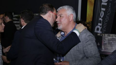 El presidente del Principado de Asturias, Adri�n Barb�n, conversa con el presidente de Asturfeito y expresidente de FADE, Belarmino Feito