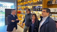 El conselleiro de Emprego, Comercio e Emigraci�n, Jos� Gonz�lez (a la izquierda), en Casa Chao en Viveiro