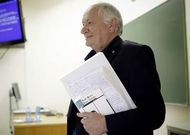 Rutherford falou do seu traballo como tradutor na Facultade de Filolox�a. 