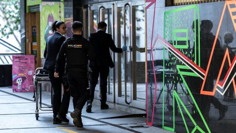 Agentes de la Polica Nacional en el lugar del asesinato.