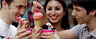 Helado cl�sico y yogur helado, cada uno con sus propios adeptos, libran la batalla m�s dulce del verano.