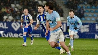 El capit�n del Celta Fortuna, Pablo Meix�s, en el duelo ante la Ponferradina en El Toral�n.