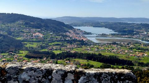 Vista de la ra desde el castillo de Andrade, en Pontedeume