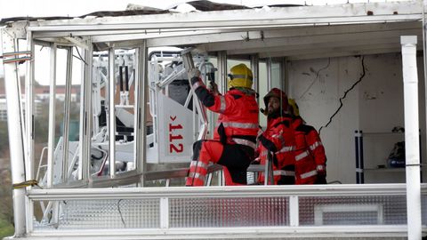 Edificio en Arteixo, enfrente de Pescanova, que le vol el tejado