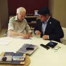 Florentino Cacheda rubrica el acuerdo con la firma japonesa.