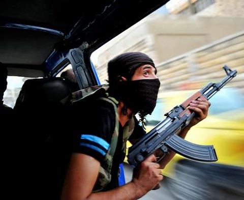 Un joven rebelde, en el transcurso de un combate en las cercan�as de la ciudad de Alepo.