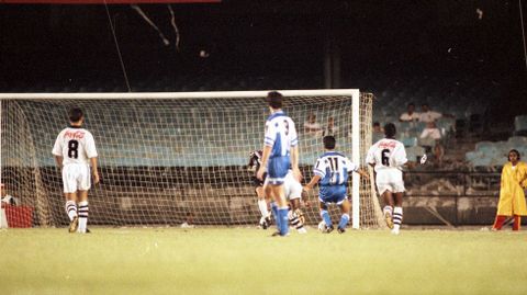 Bebeto, haciendo el 0-1.