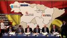 Los presidentes de las comunidades aut�nomas de Castilla-La Mancha, Emiliano Garc�a-Page; Asturias, Javier Fern�ndez; Arag�n, Javier Lamb�n; Galicia, Alberto N��ez Feij�o; La Rioja, Jos� Ignacio Ceniceros, y Castilla y Le�n, Juan Vicente Herrera, firman una declaraci�n institucional tras reunirse hoy en Zaragoza para proseguir en su demanda de acometer una reforma del sistema de financiaci�n auton�mica que tenga en cuenta lo que es un problema com�n en ellas: la despoblaci�n