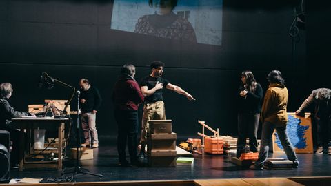 Foto do proceso creativo do novo espect�culo de Ch�vere, �Ictus�