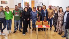 Foto de familia dos galardonados na primeira edici�n dos Premios Etelvino Blanco