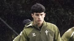 Andr�s Anta��n, en un entrenamiento del primer equipo del Celta, con el que ya ha debutado en Copa.
