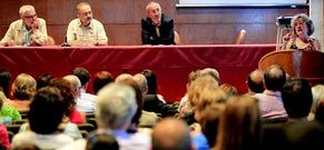 En el estrado, Luisa Lores, radi�loga de Pontevedra, defendiendo la sanidad p�blica gallega. 