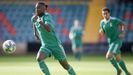 Ibrahima persigue un bal�n en el amistoso ante el Salamanca UDS