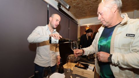 Eleuterio Balayo llev las mejores bodegas, conservas y quesos a La Ubi de Boiro